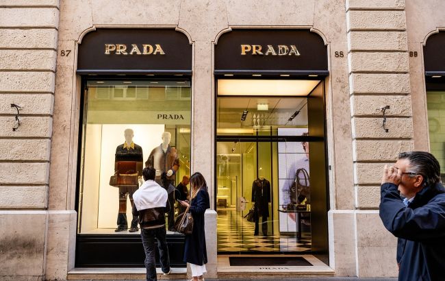 Історична угода: Prada купує Versace за майже 1,4 мільярда доларів