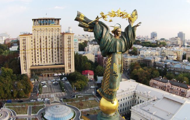 Кабмін встановив виплати до Дня Незалежності: хто отримає до 3,1 тисяч гривень