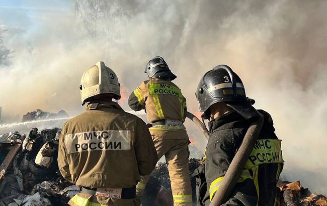 Потужна пожежа на складі під Москвою: вогонь за 10 кілометрів від резиденції Путіна