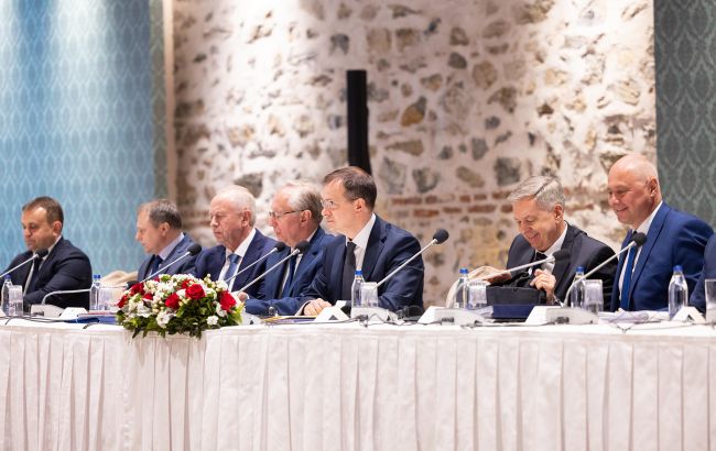 РФ вимагає регіони й нейтралітет, Україна - припинення вогню: деталі переговорів у Стамбулі
