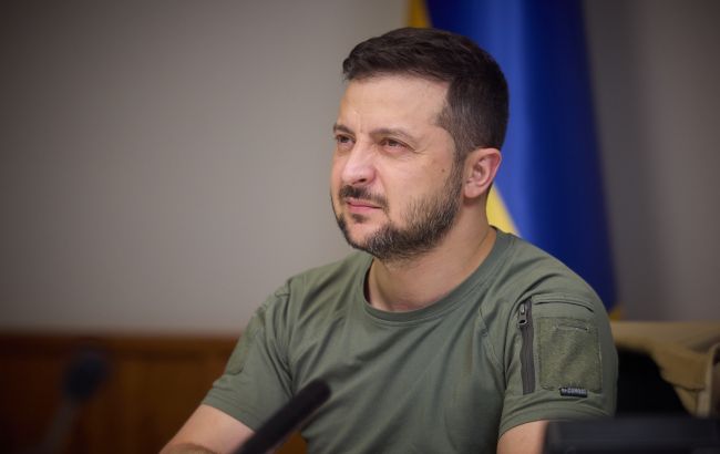 Зеленський у День перемоги над нацизмом: у них ідол - дід на Красній площі, у нас - герої