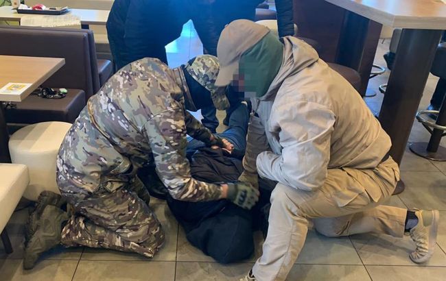 Агент РФ облаштував мережу схронів з вибухівкою для терактів: СБУ зірвала план