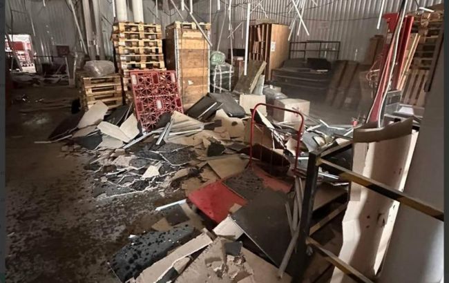 Удар по Чугуєву: пошкоджено відділення "Нової пошти", на місці триває розбір завалів