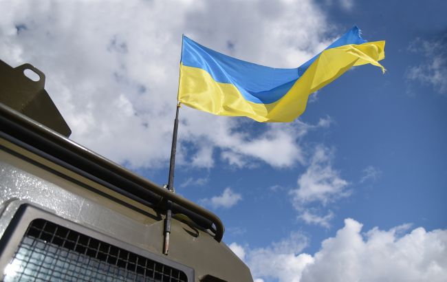 Українські воїни встановили перший прапор України на Кінбурнській косі (відео)