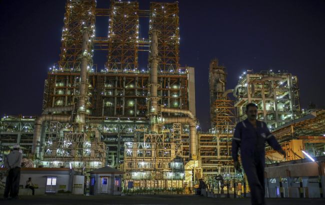 Індія лише трохи скоротить закупівлі російської нафти через мита США, - Bloomberg