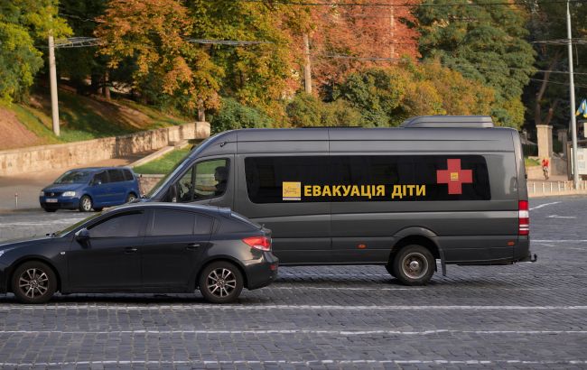 Окупанти забороняли мову й погрожували: Україна повернула трьох дітей додому