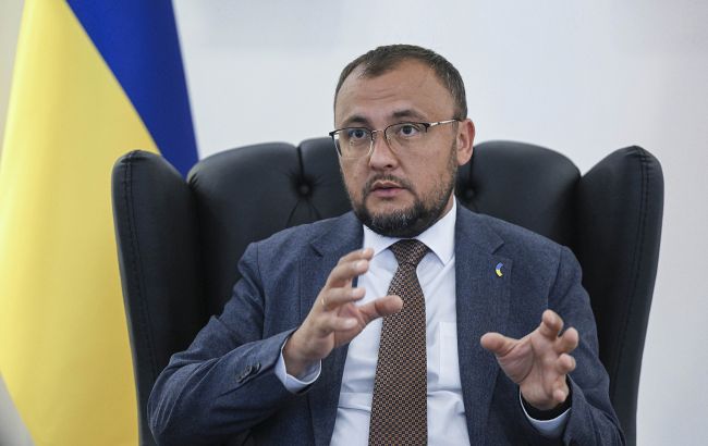 Скандальне вето Навроцького: посольство України звернулося до біженців у Польщі