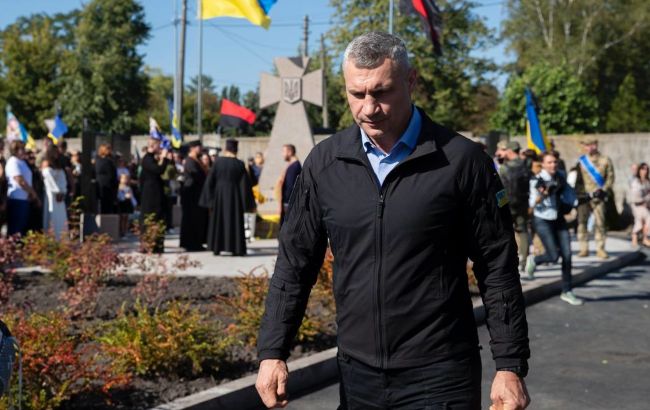 В Києві на Алеї почесних поховань встановили другий Меморіальний монумент, - Кличко