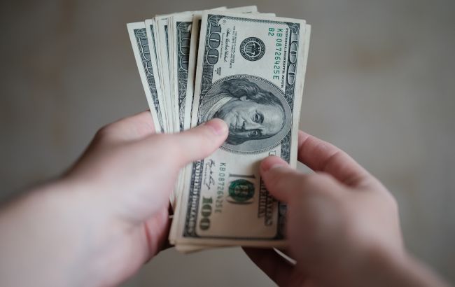 Долар подорожчав після трьох днів зниження