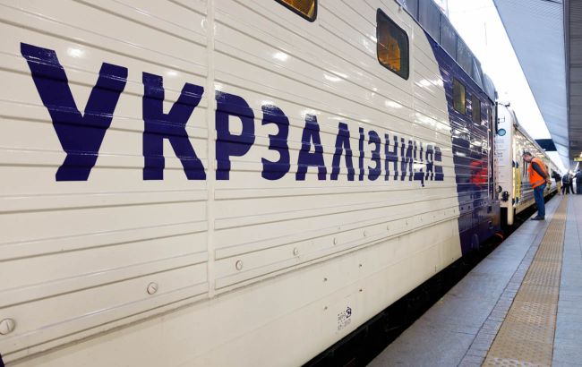 Дрони РФ атакували залізницю в Одеській області: низка потягів затримується