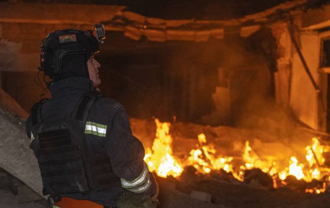Нічна атака РФ на Суми: частково зруйновано будівлю навчального закладу (фото)