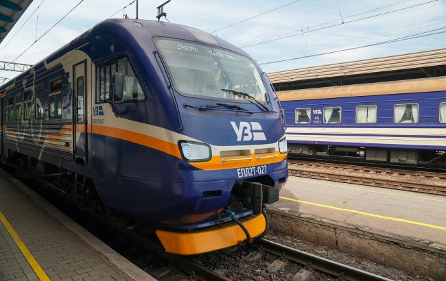 Окупанти знову вдарили по "Укрзалізниці", є затримка потягів: перелік