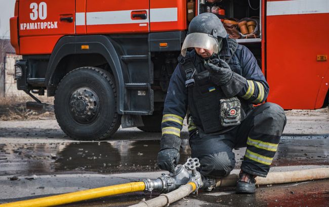 Удар РФ по залізниці на Донеччині: в УЗ показали фото наслідків