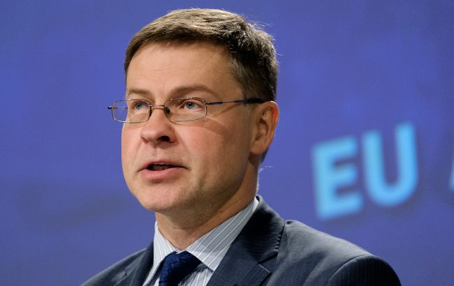 Єврокомісар закликав G7 прискорити виділення Україні кредиту у 50 млрд доларів