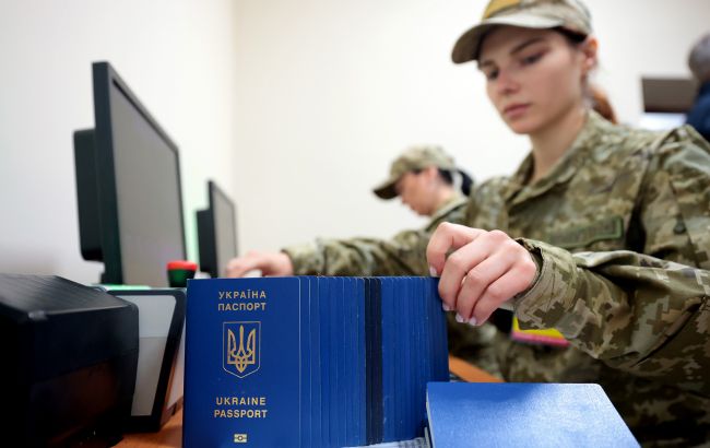 МЗС попередило українців про зміни щодо закордонних паспортів: кого це стосується