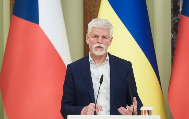 Президент Чехії відреагував на зняття українського прапора в парламенті Окамурою