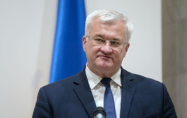Путіна зупинять два фактори, але союзникам потрібен новий підхід до допомоги Україні, - МЗС