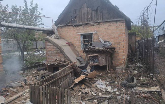Росіяни зруйнували КАБом школу на Дніпропетровщині та поранили жінку