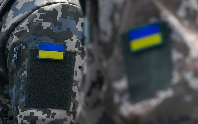 У центрі Києва двоє чоловіків напали на військового, який приїхав на лікування