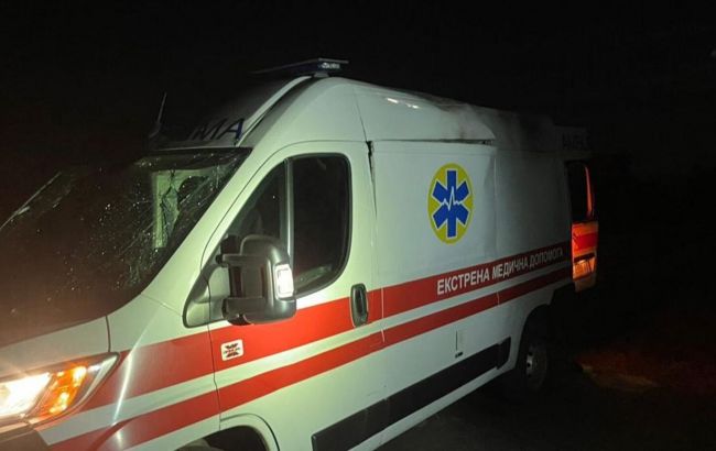 У Нікополі росіяни влучили в карету "швидкої": постраждали медики