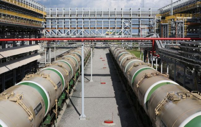 Зниження цін на нафту: Росія відновила завантаження в порту Новоросійська після ударів ЗСУ