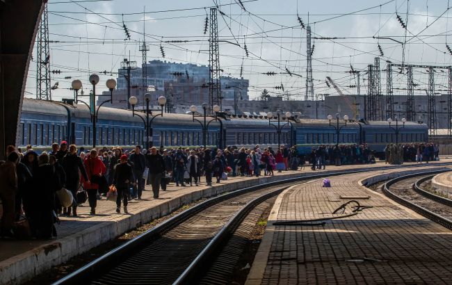 Активність ворожих дронів ускладнює відновлення залізниці біля Коростеня