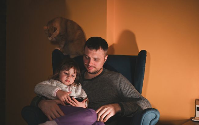 Більше половини доби без світла: якими будуть графіки для Києва на 17 грудня