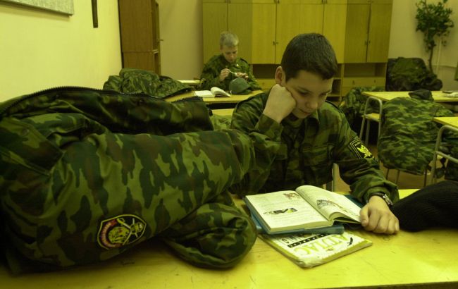 Донецьких підлітків інтенсивно готують до війни, - ЦНС