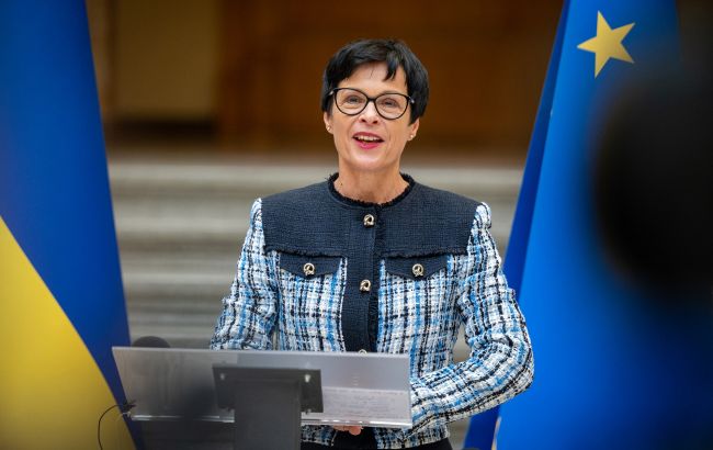 Єврокомісар із розширення ЄС прибула в Україну: що планує обговорити