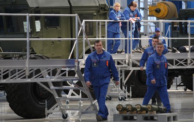 Росіяни скаржаться на затримки зарплат на тлі "військового" зростання економіки