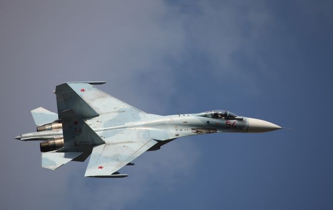 СБУ уразила два російські літаки Су-27 на аеродромі Бельбек