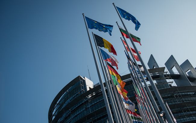 Сім країн ЄС закликають швидко використати росактиви для репарацій Україні