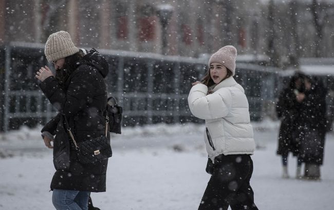 Сніг та хуртовини: в яких регіонах лютуватиме негода сьогодні