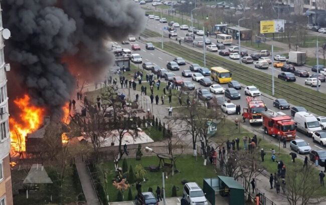 У Києві сталась масштабна пожежа у кафе на Позняках: що кажуть у ДСНС