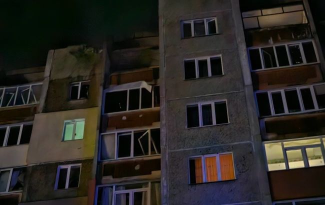 Удар по дев'ятиповерхівці в Чернігові: з'явилися фото наслідків