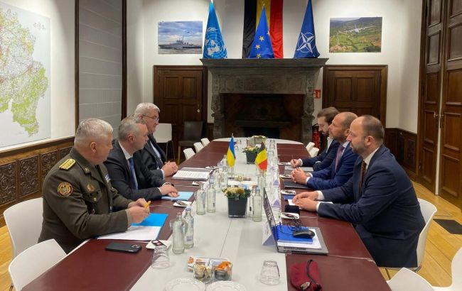 Зустріч Сибіги і глави Міноборони Бельгії: обговорили поставку F-16 і військову допомогу