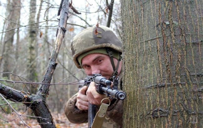 "Ідуть по одному": в Нацгвардії розкрили нову тактику росіян переміщення у Покровськ