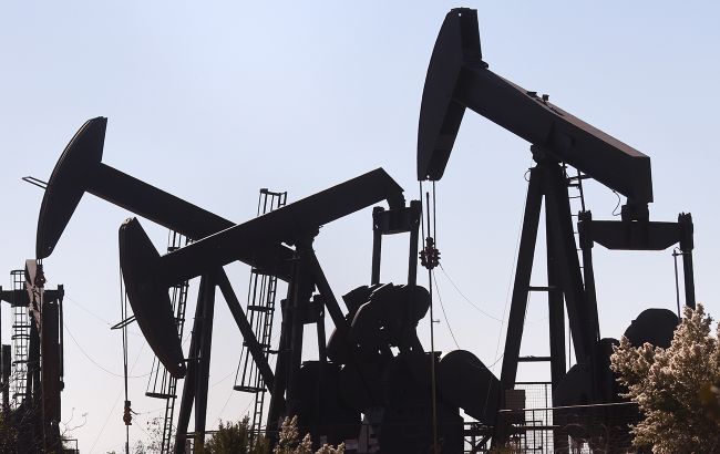 Ціни на нафту ростуть на старті 2026 року після рекордного падіння, - Reuters