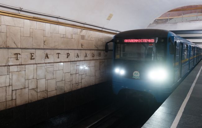 Метро Києва змінює графік руху через обстріли: що потрібно знати пасажирам