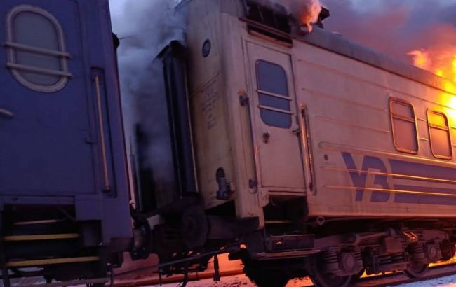 На Харківщині "Шахеди" поцілили у пасажирський поїзд: є поранені