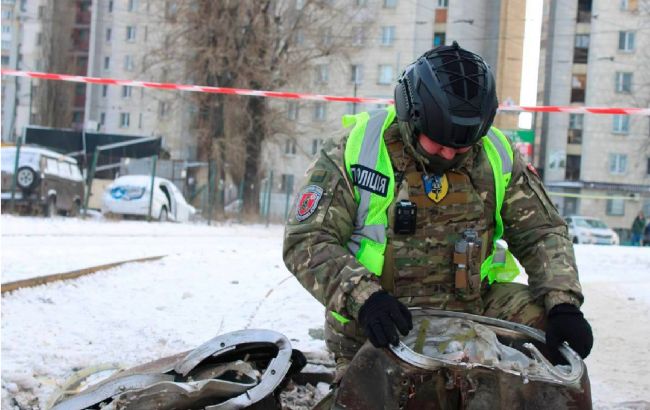 Ракета з бойовою частиною впала серед будинків: поліція знешкодила "Іскандер-М" в Києві