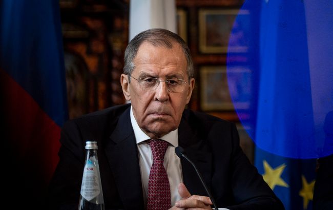 В Кремлі різко відповіли на бажання Макрона поговорити з Путіним