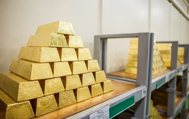 Золото і срібло пішли "на дно" після історичних рекордів: що відбувається на ринках