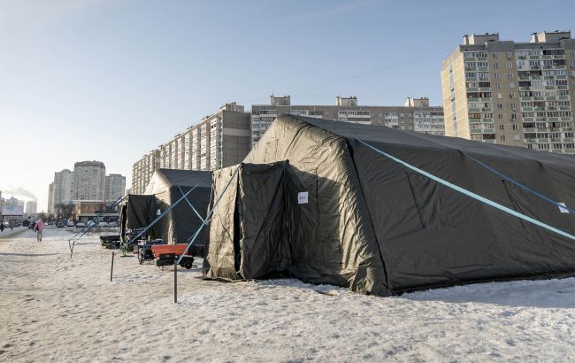 Без тепла у Києві вже 3700 будинків, а понад 100 тисяч родин не мають світла (список районів)