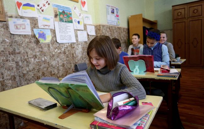 Батьків чекають штрафи: хто та як тепер контролюватиме пропуски школи