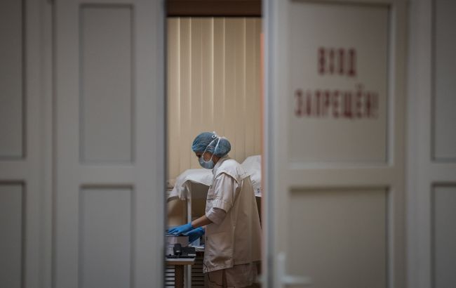 Російські лікарі та шахтарі лишились без грошей попри обіцянки Москви підвищити зарплати