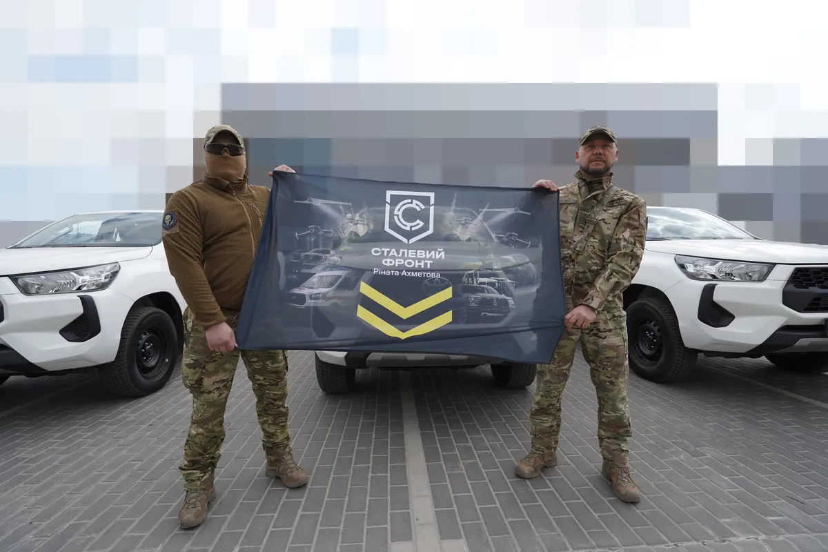 «Сталевий Фронт» Ріната Ахметова посилив 1-й батальйон «Азову» новою партією допомоги