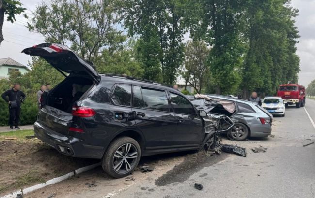 Під Києвом двоє підлітків на Skoda та BMW потрапили в трагічну ДТП