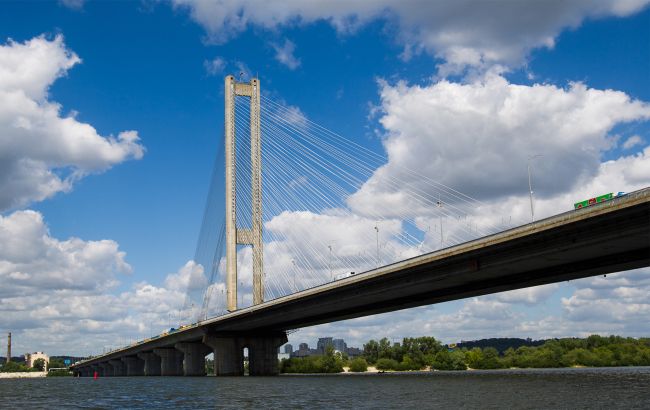 Південний міст у Києві частково закривають на п'ять місяців: як проїхати (схема)