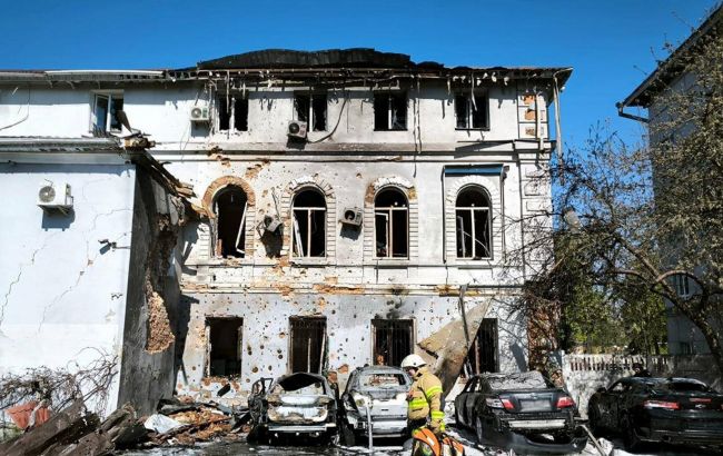 РФ атакувала центр Чернігова, є постраждалі та руйнування (фото)